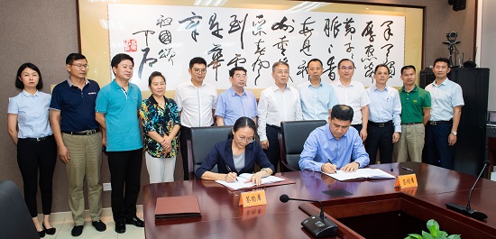 1569223404221068925.jpg 与海南基础教育合作签约_20190922_0200.jpg